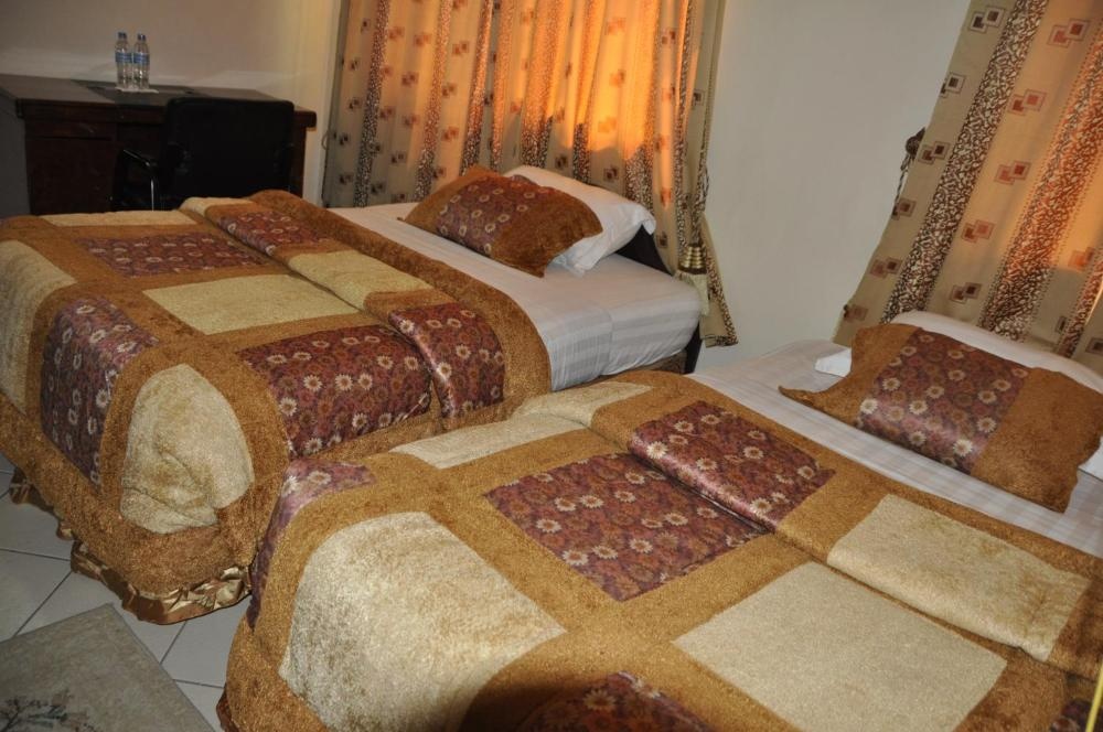 Rich Hotel Image 19